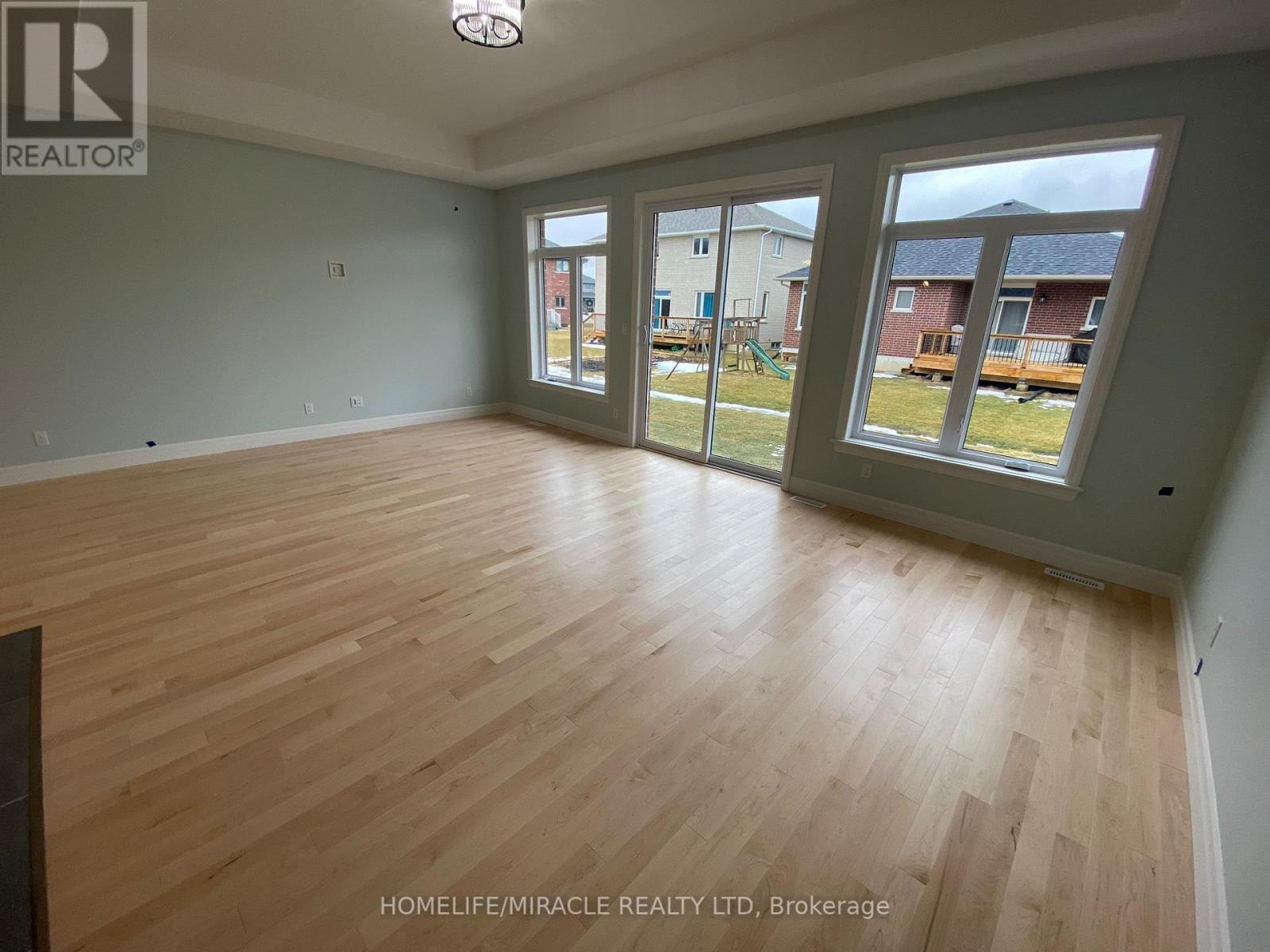 80 ESSEX DR N