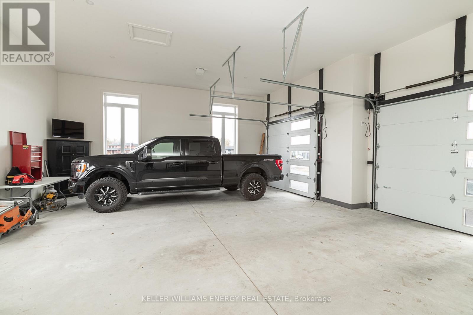 76 NAVIGATION DR