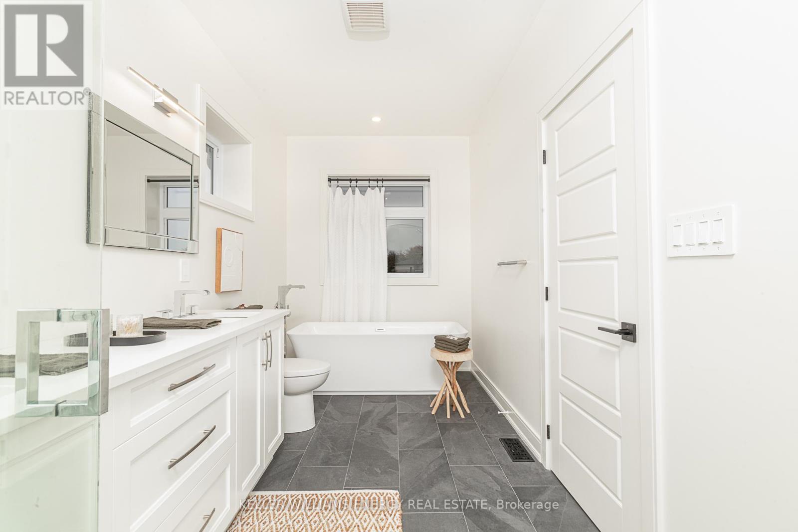 76 NAVIGATION DR