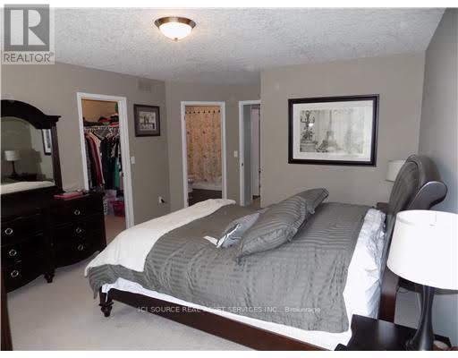 373 UNIVERSITY DOWNS CRES