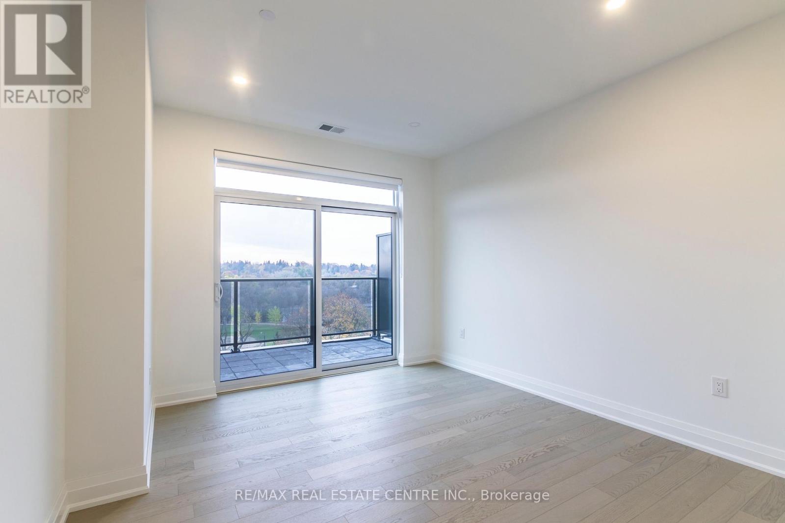 #701 -71 WYNDHAM ST S, #701