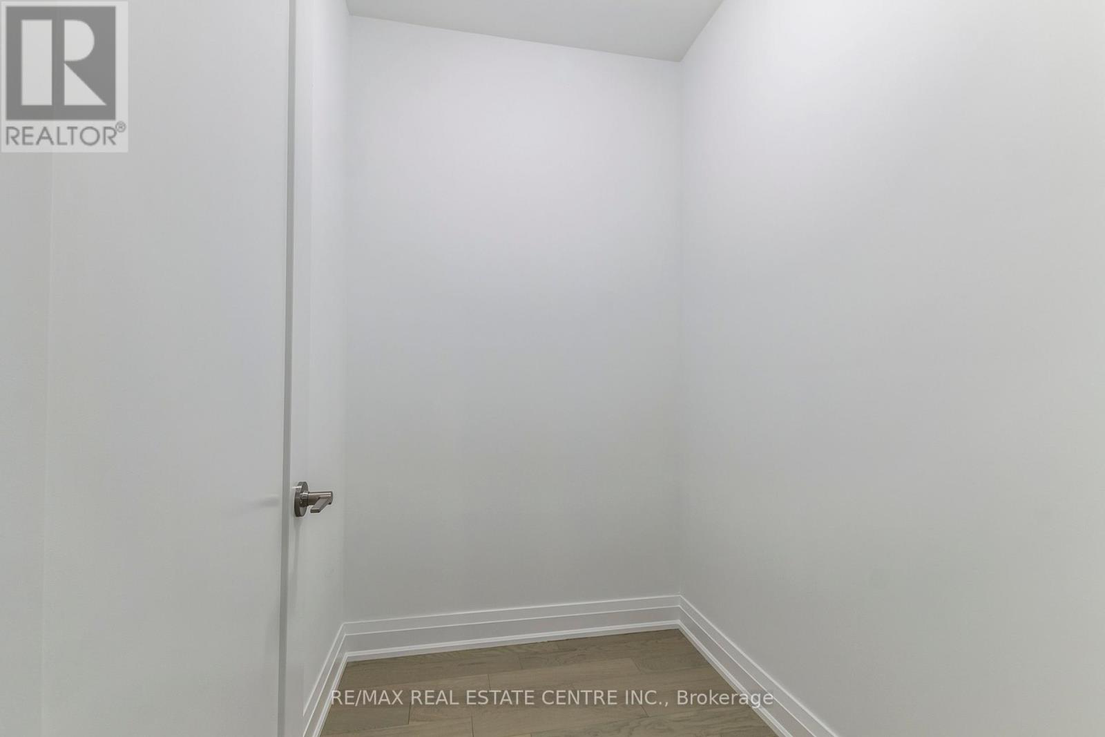 #701 -71 WYNDHAM ST S, #701