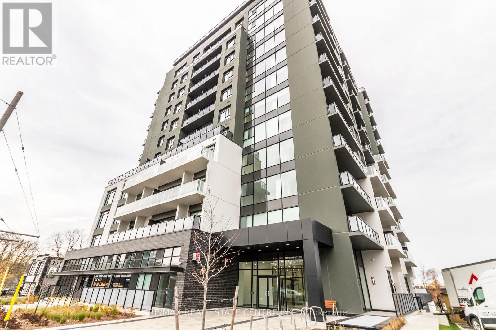 #701 -71 WYNDHAM ST S, #701
