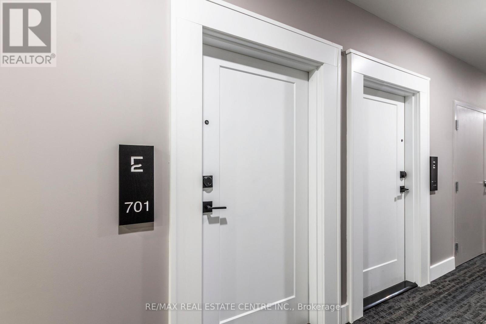 #701 -71 WYNDHAM ST S, #701