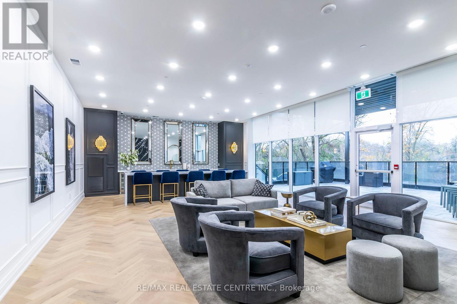 #701 -71 WYNDHAM ST S, #701