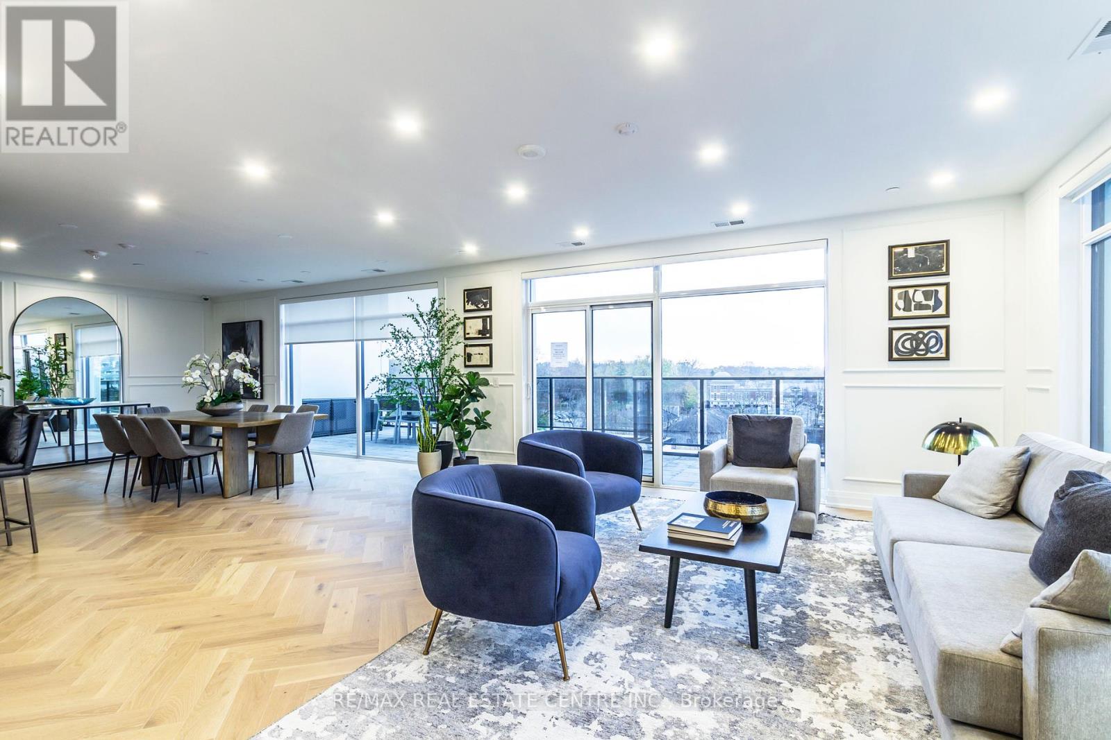 #701 -71 WYNDHAM ST S, #701