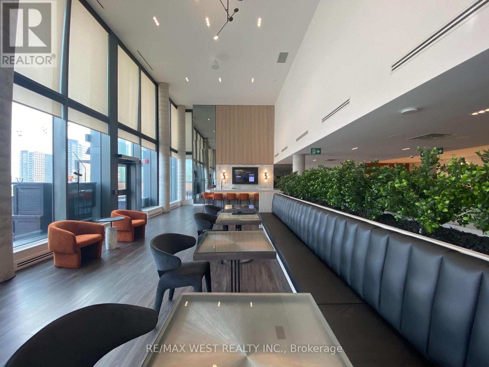#1606 -15 WELLINGTON ST, #1606