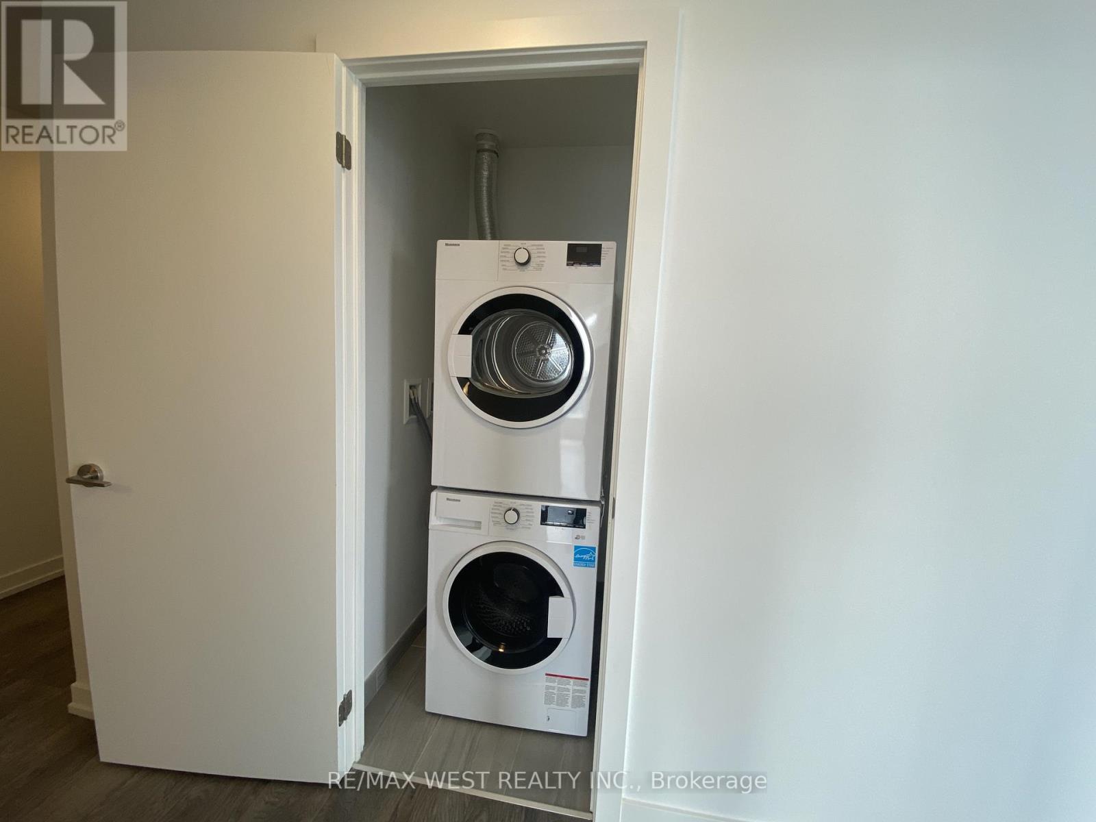 #1606 -15 WELLINGTON ST, #1606