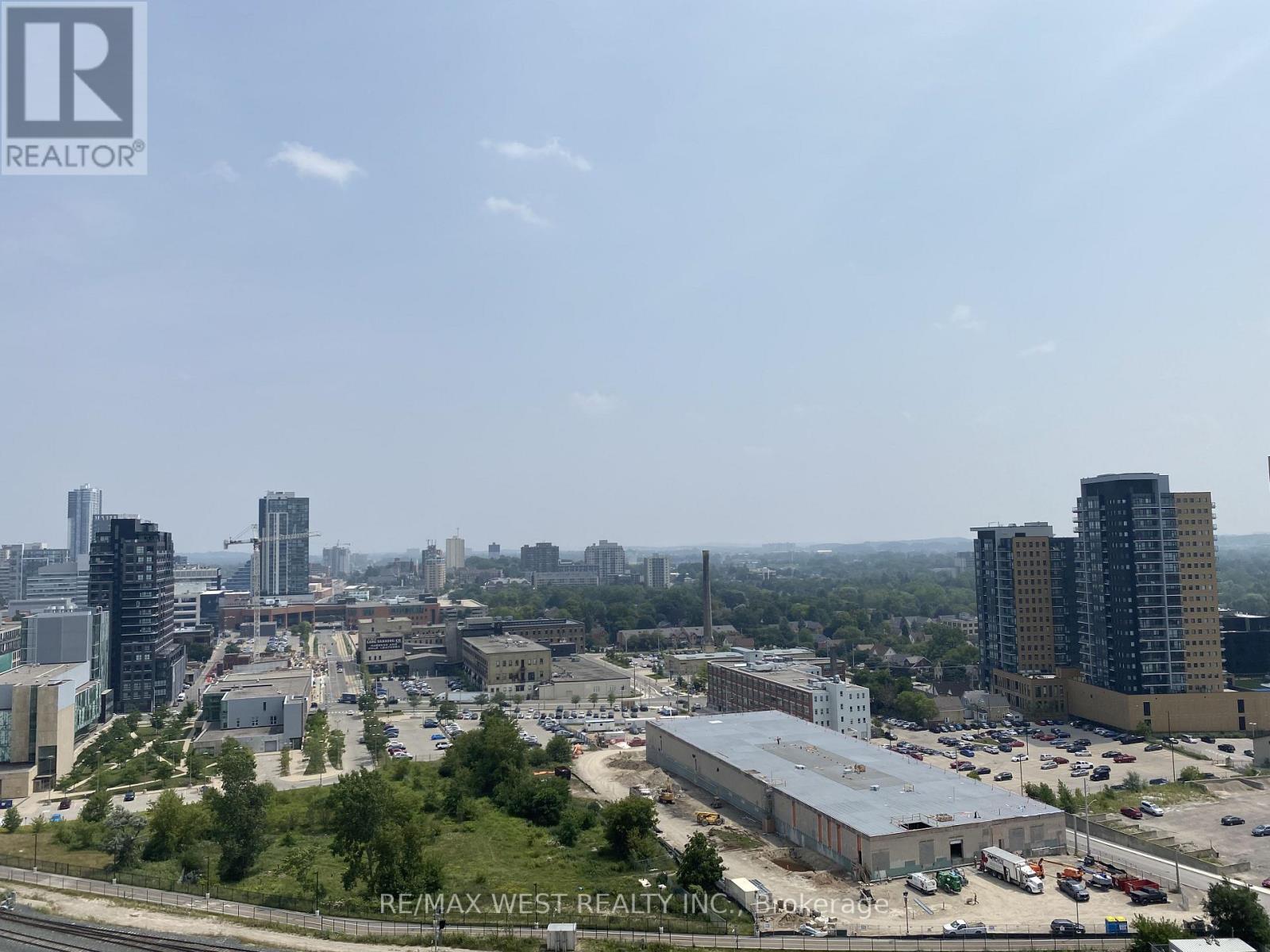 #1606 -15 WELLINGTON ST, #1606