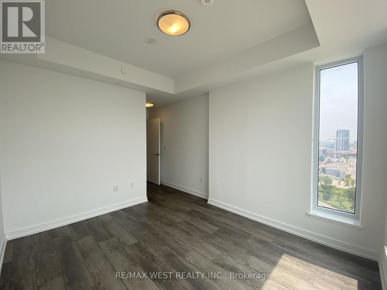 #1606 -15 WELLINGTON ST, #1606