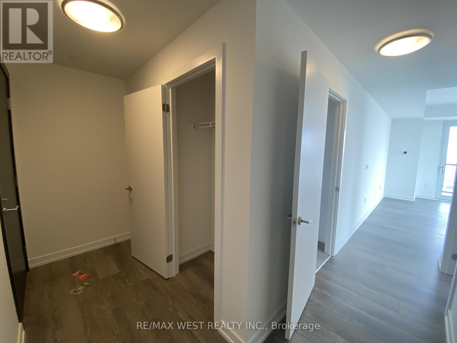 #1606 -15 WELLINGTON ST, #1606