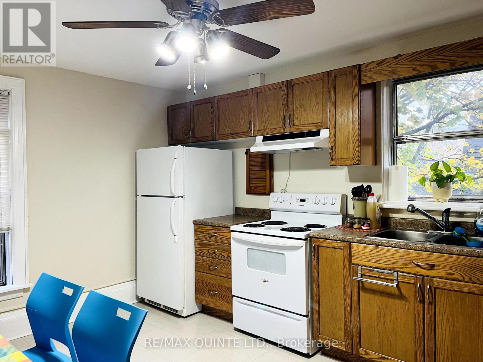 #2 -80 BRIDGE ST W, #2