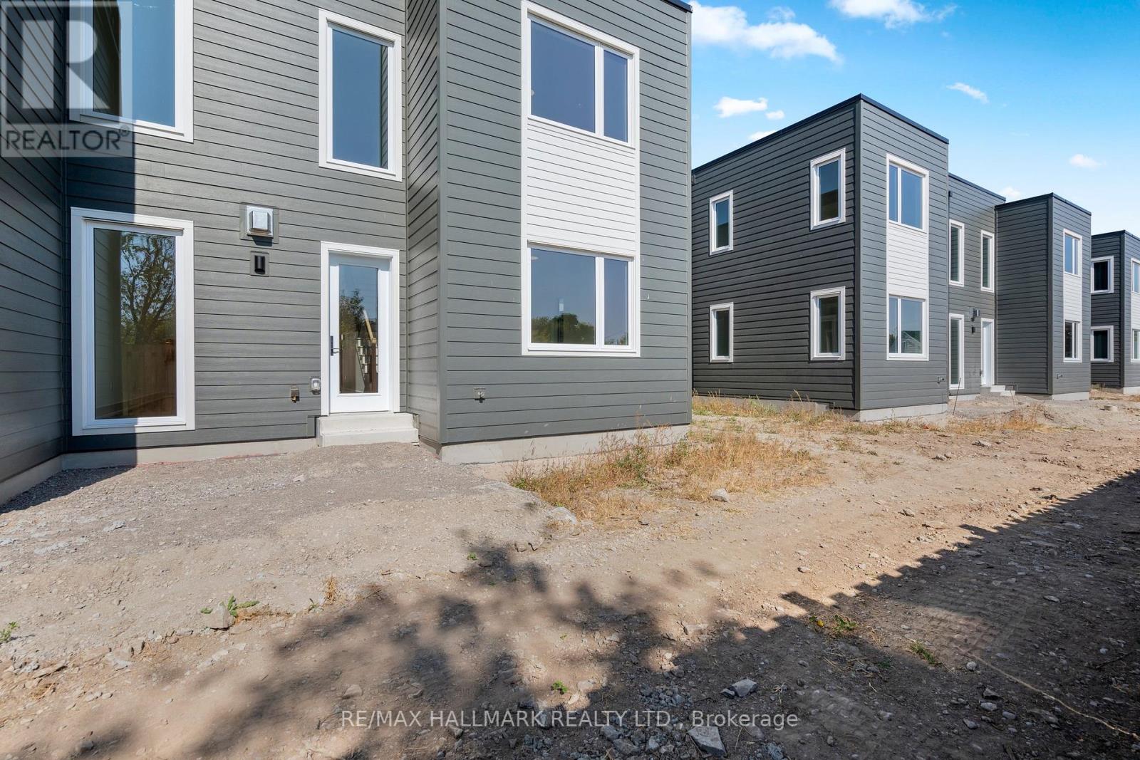#TH7 -67 WEST ST N, #Th7