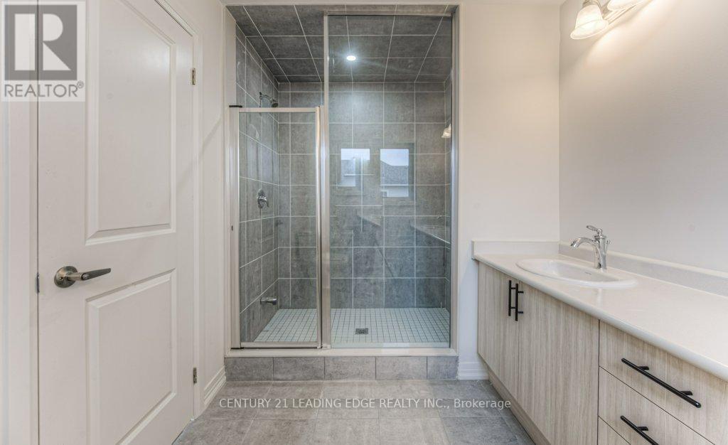 6 CROSSMORE CRES