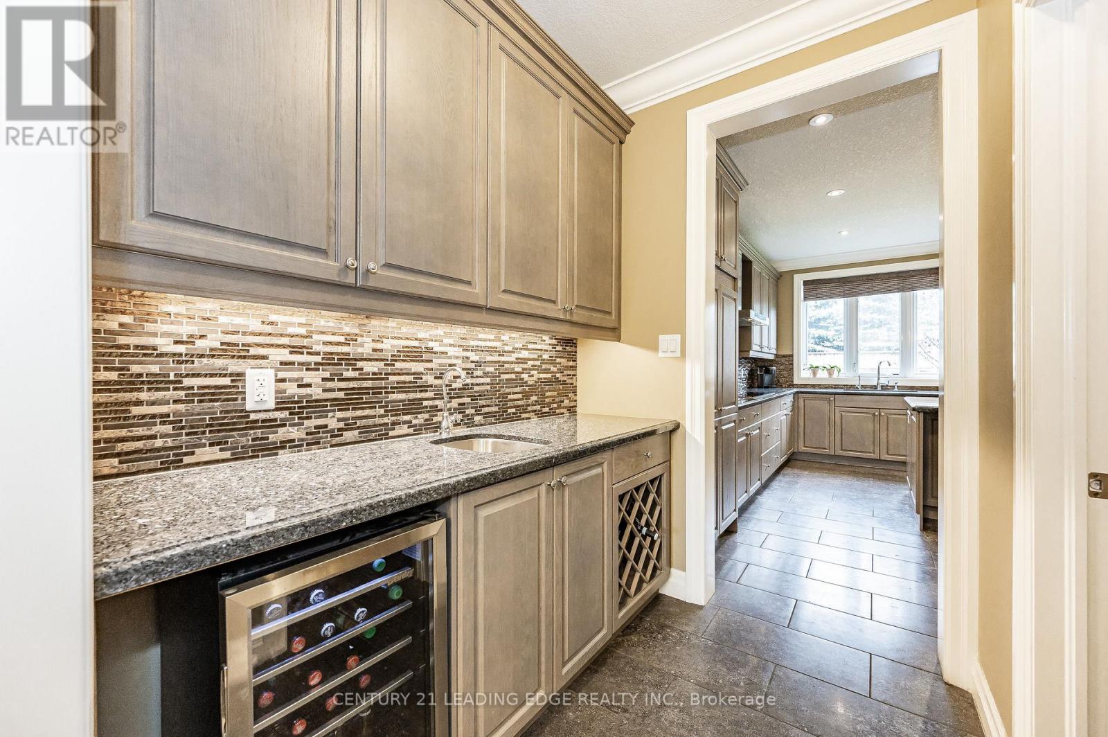 323 TERRACE WOOD CRES