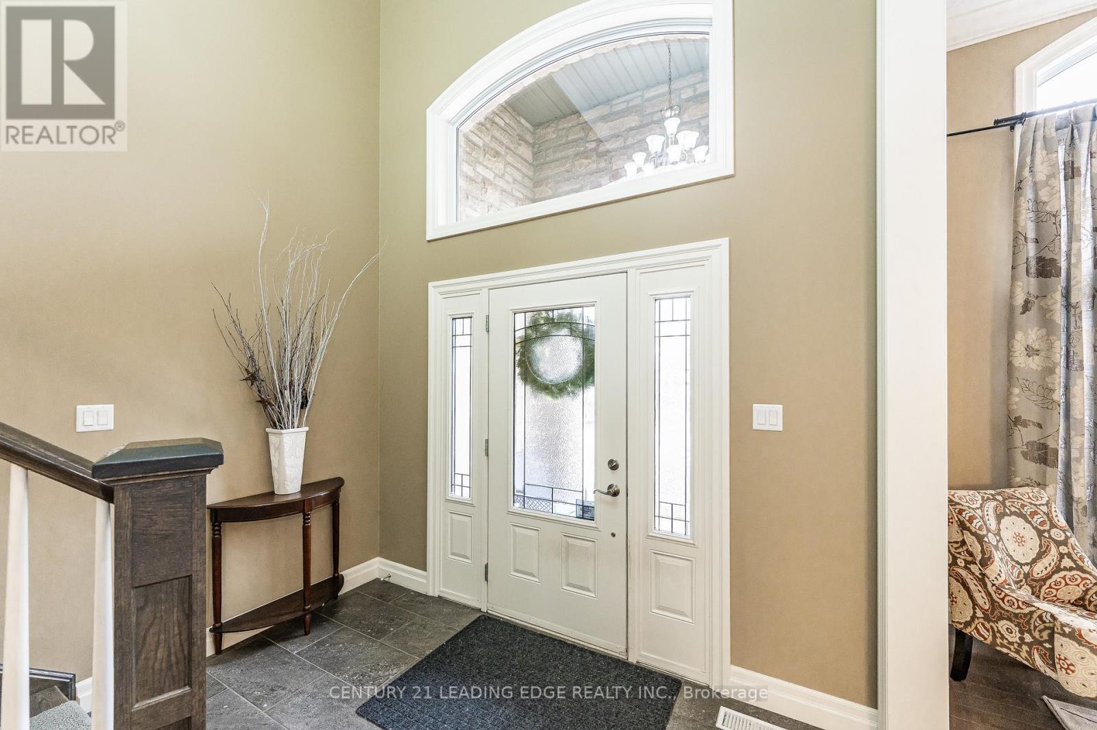 323 TERRACE WOOD CRES