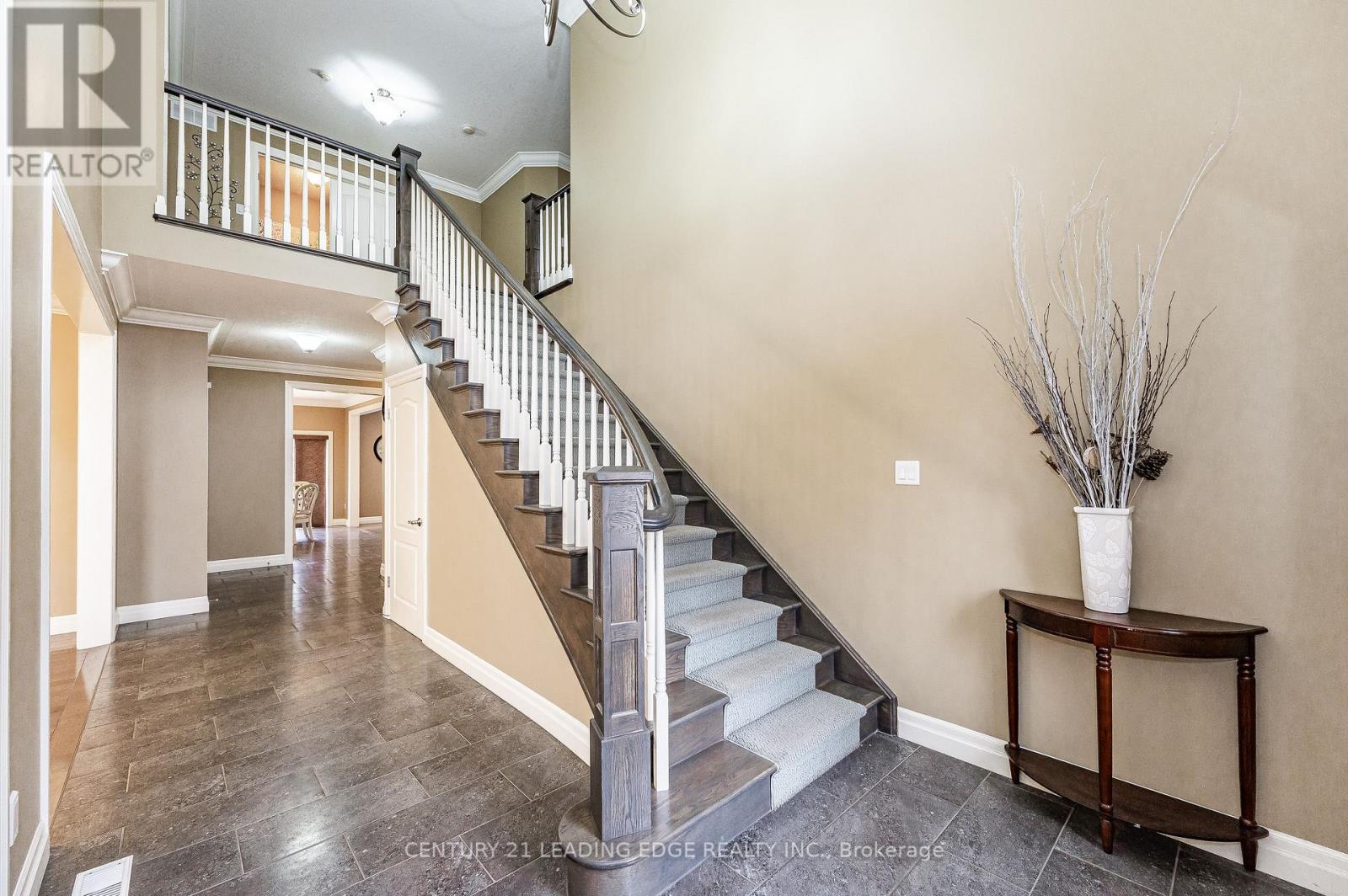 323 TERRACE WOOD CRES