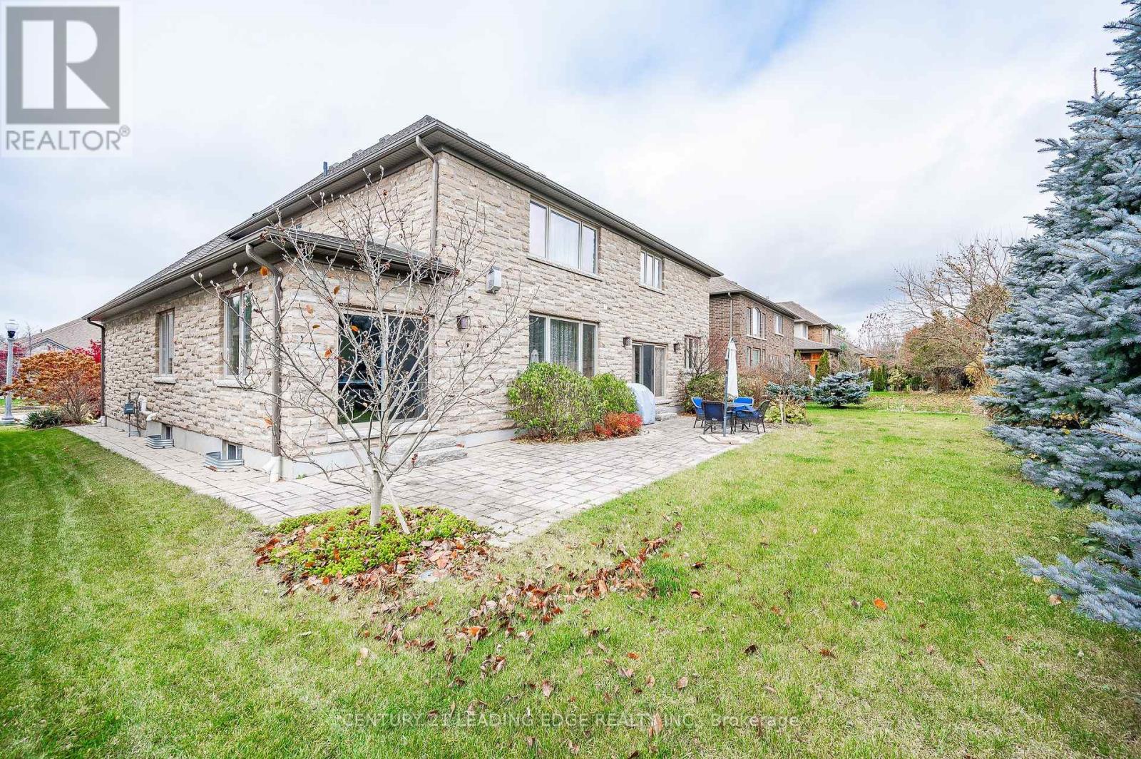 323 TERRACE WOOD CRES