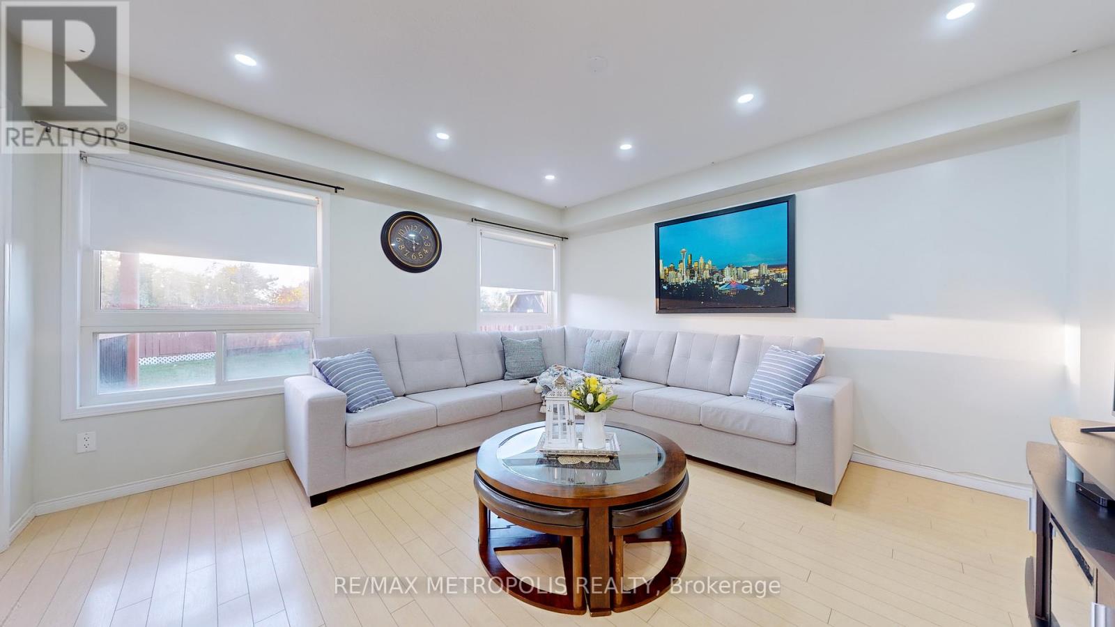 3 BLOOMINGTON DR