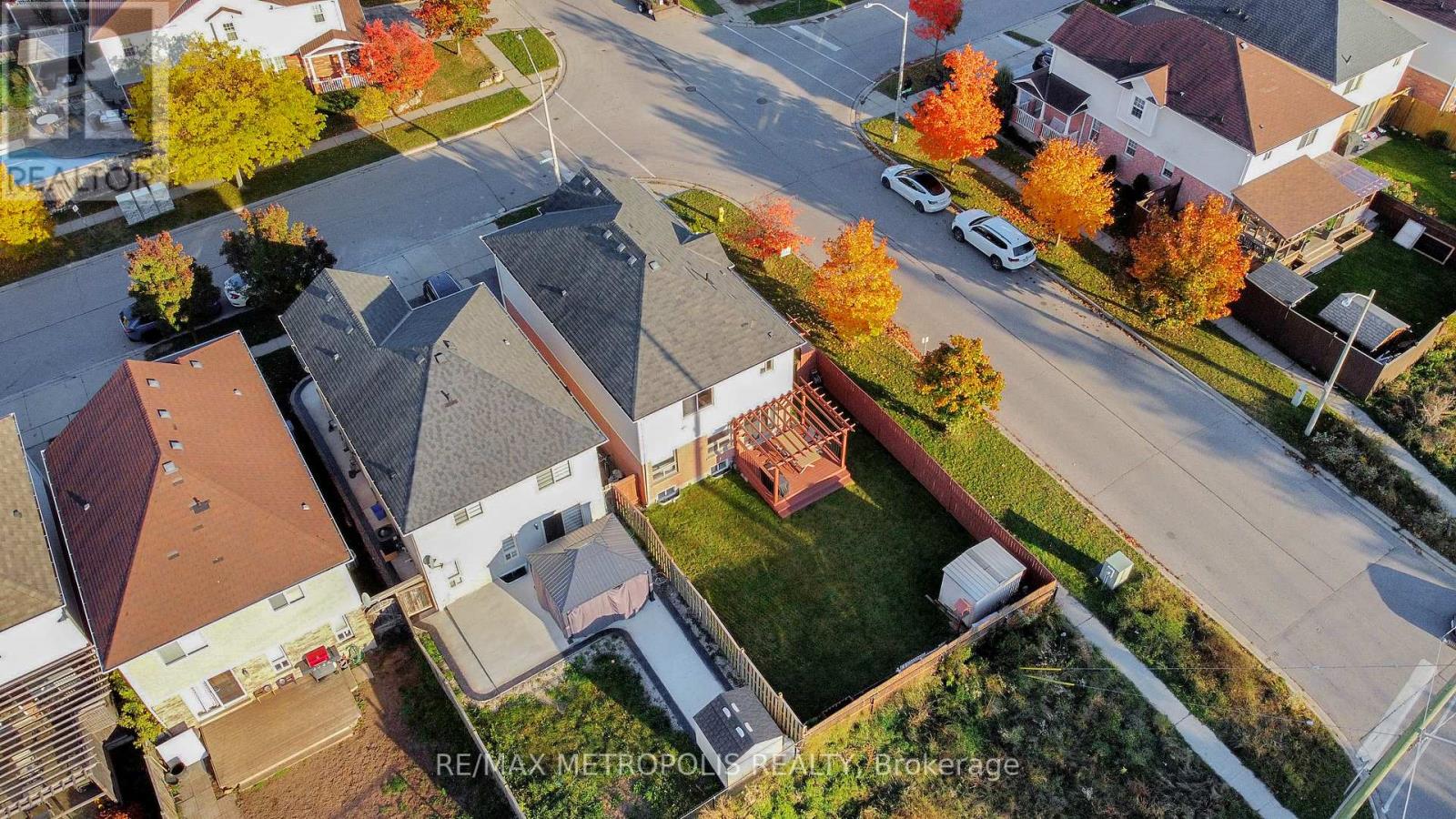 3 BLOOMINGTON DR