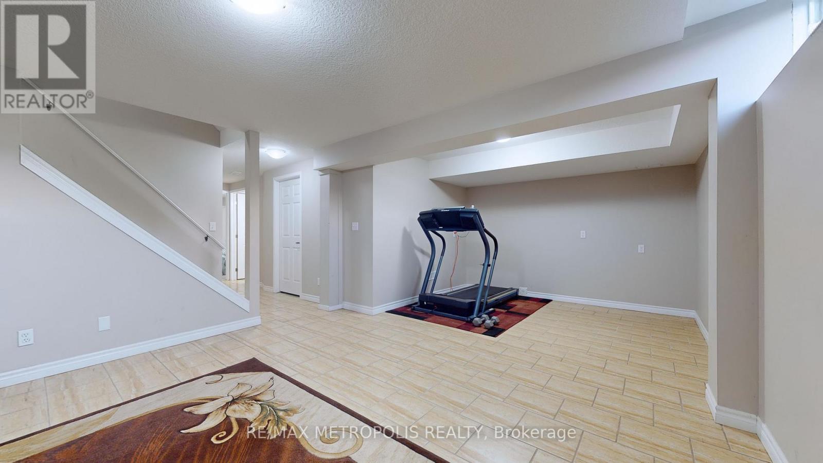 3 BLOOMINGTON DR
