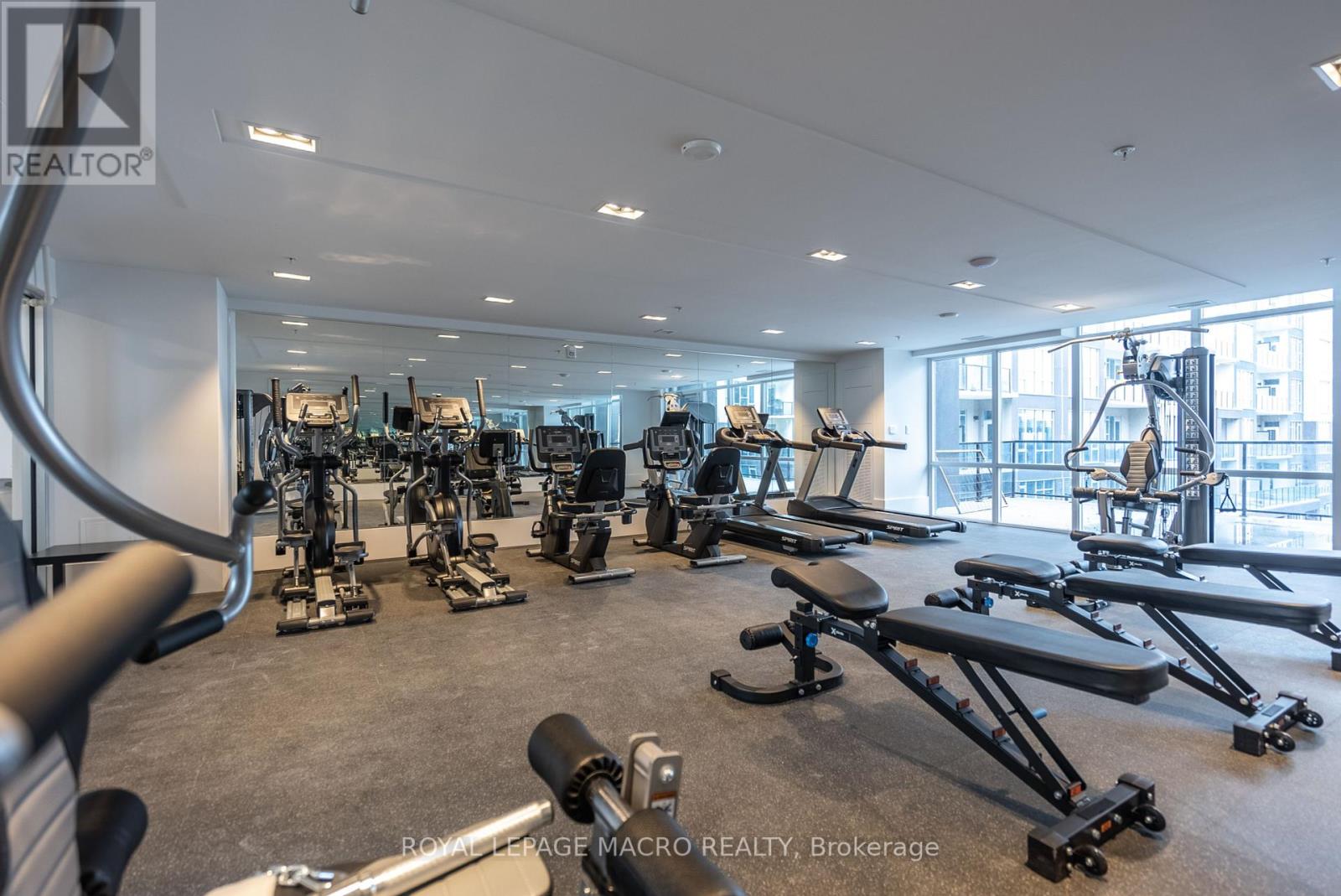 #547 -16 CONCORD PL, #547