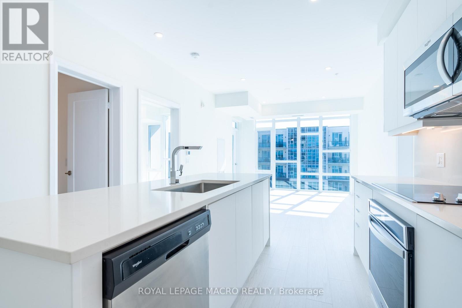 #547 -16 CONCORD PL, #547