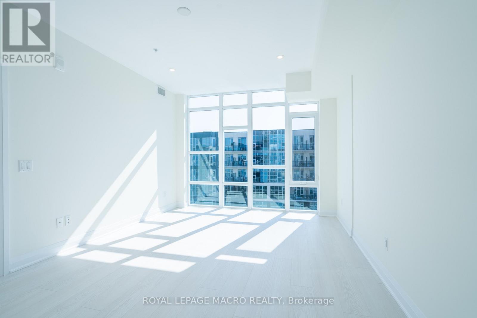 #547 -16 CONCORD PL, #547