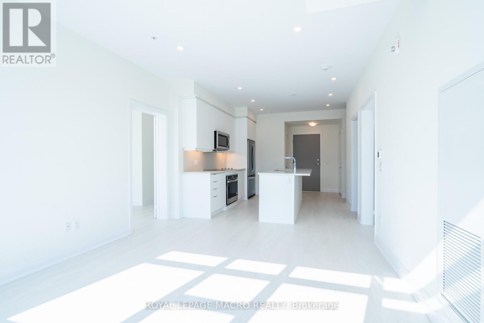 #547 -16 CONCORD PL, #547