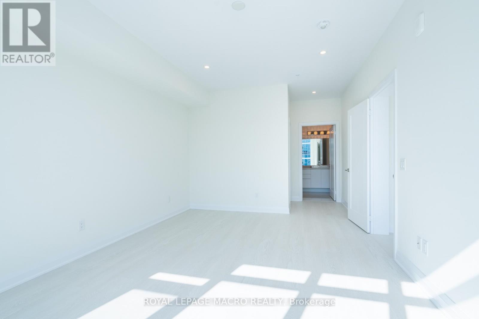 #547 -16 CONCORD PL, #547