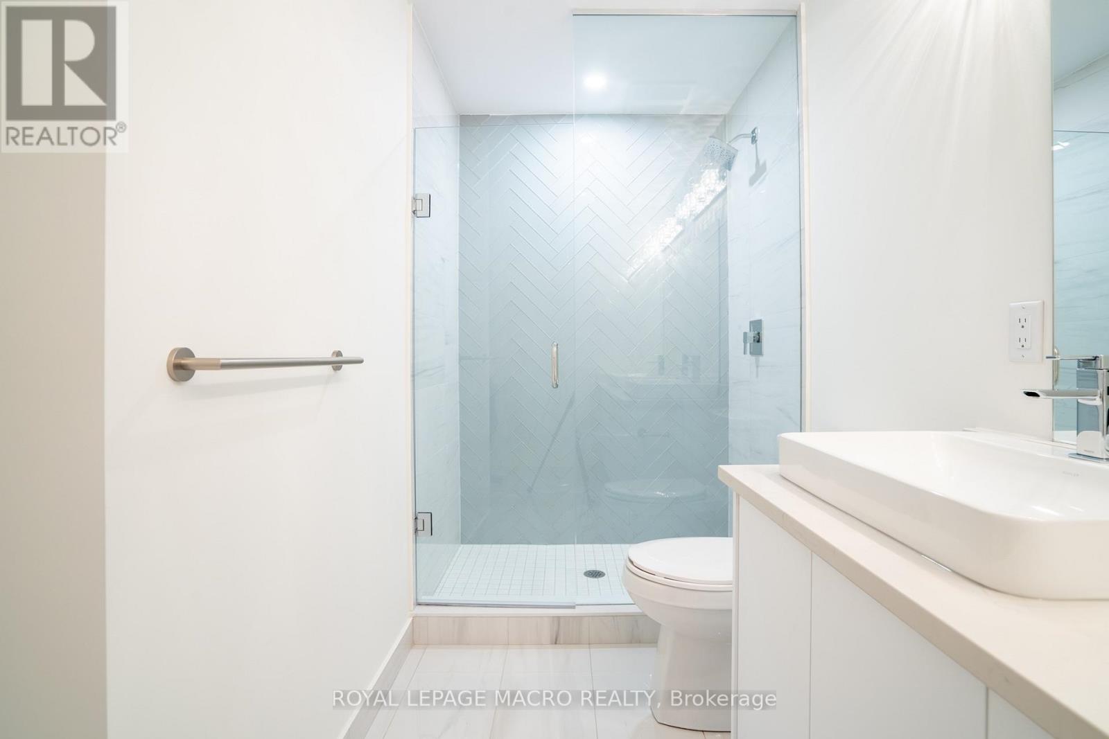 #547 -16 CONCORD PL, #547