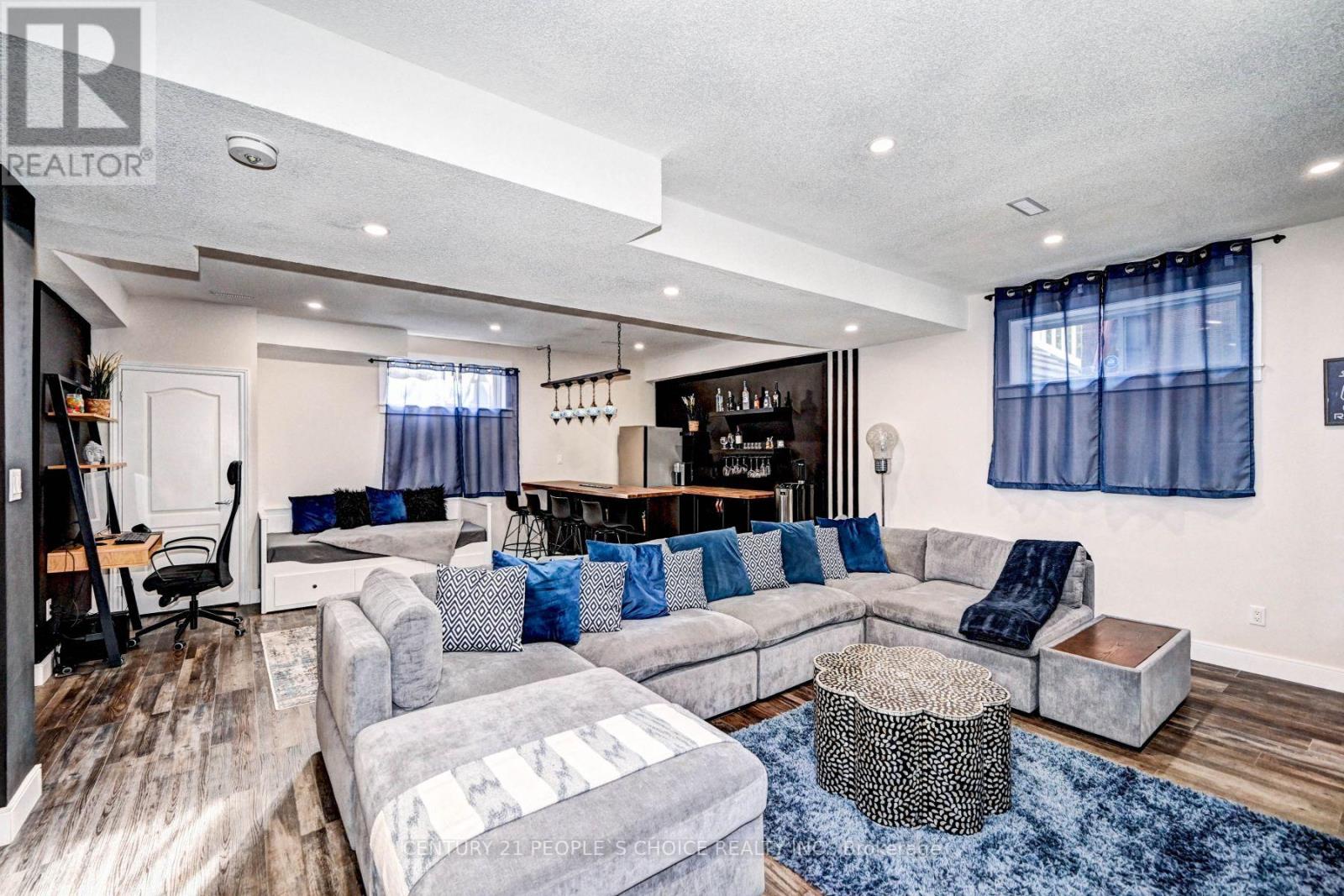 52 GREY OAK DR