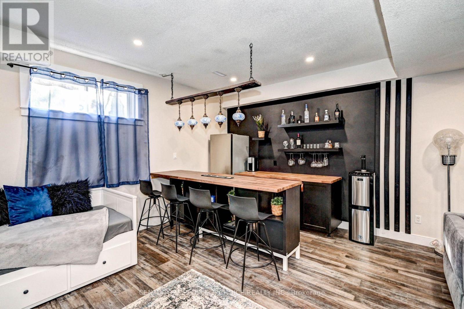 52 GREY OAK DR