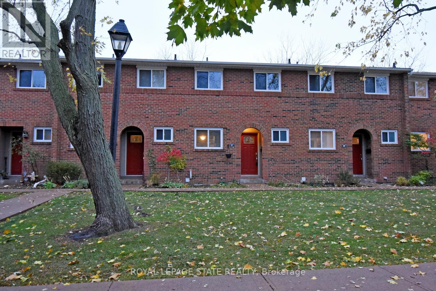 #27 -125 LIVINGSTON AVE, #27