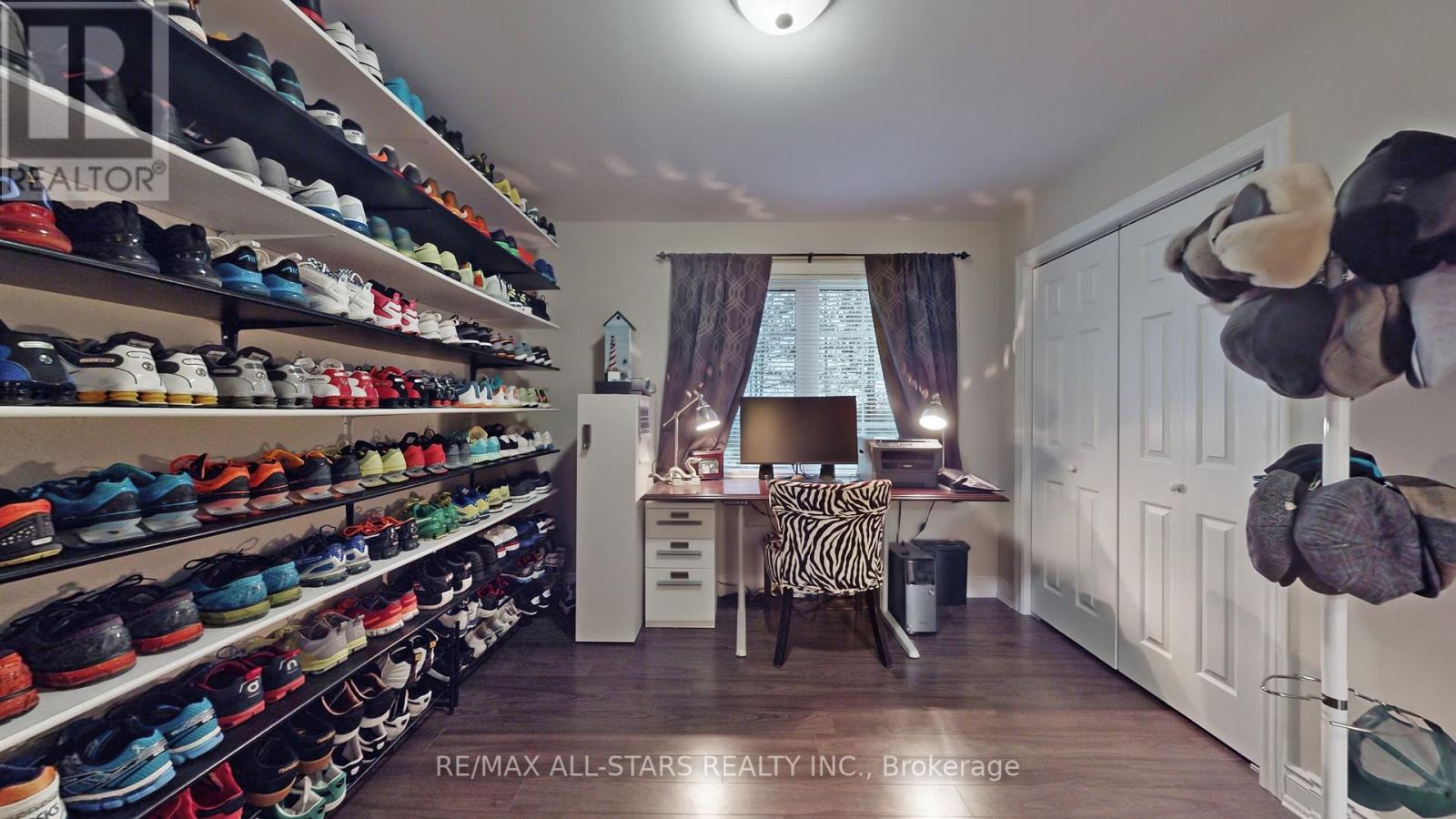 20 HILLTOP CRT