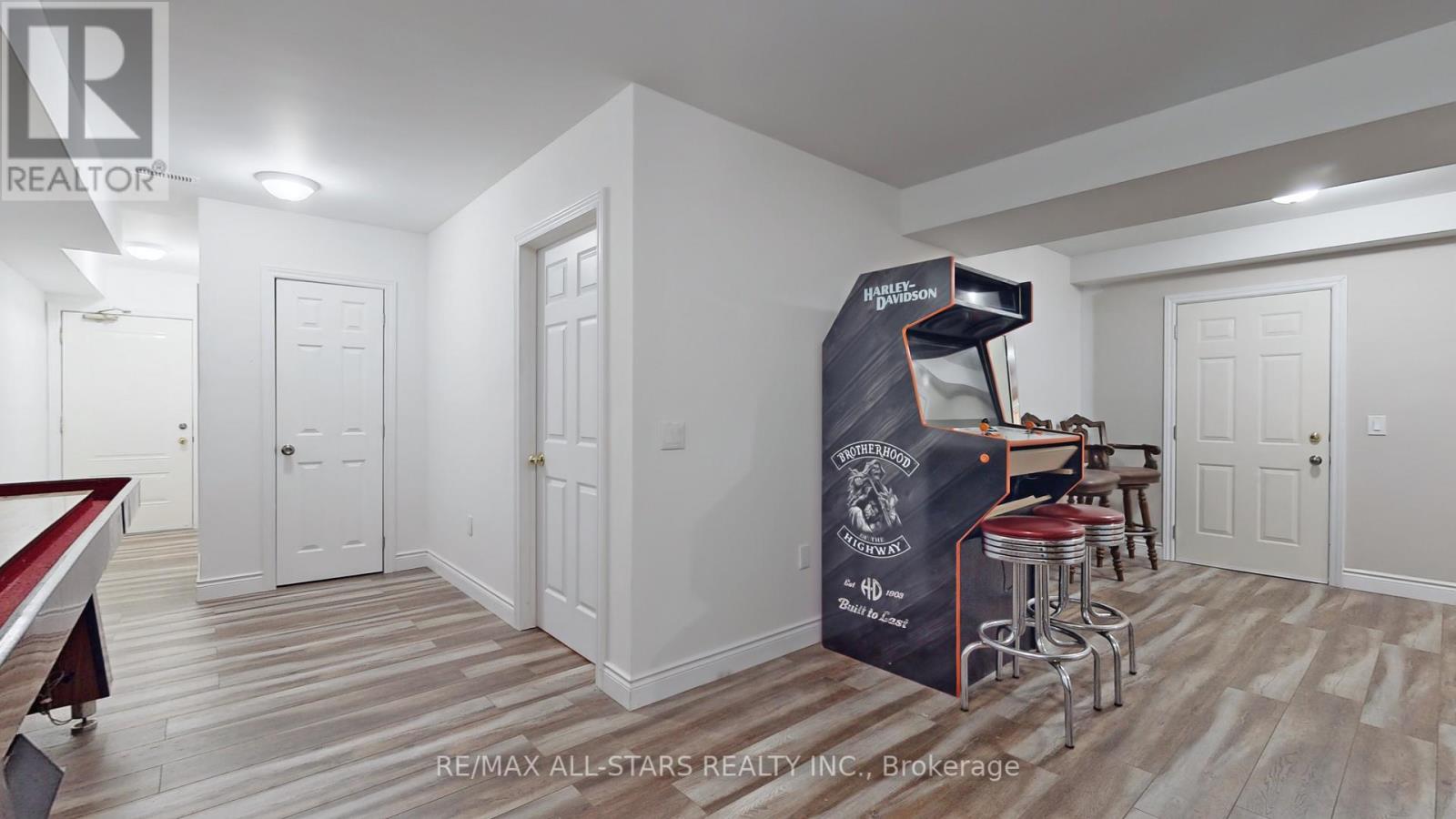 20 HILLTOP CRT