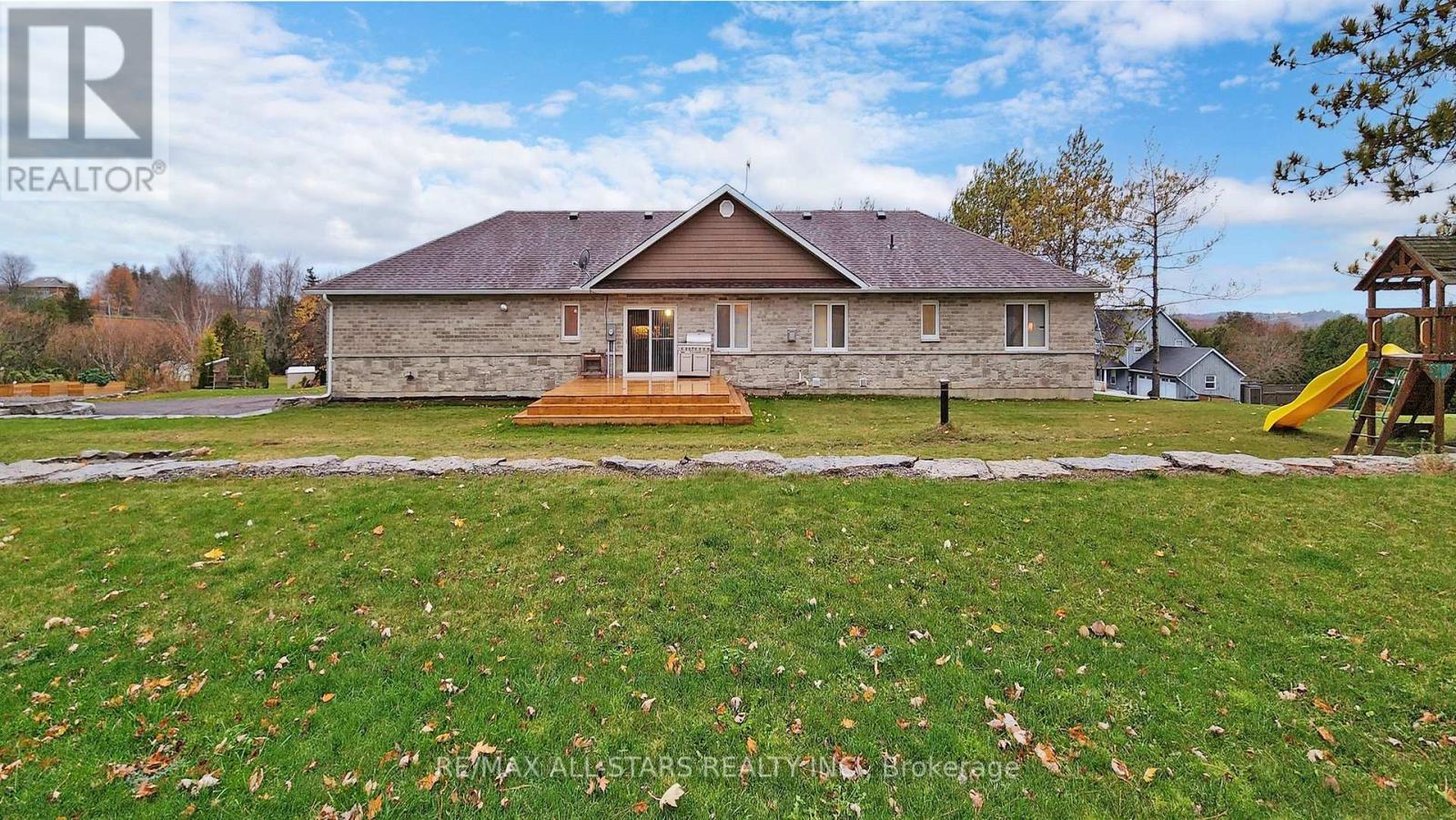 20 HILLTOP CRT