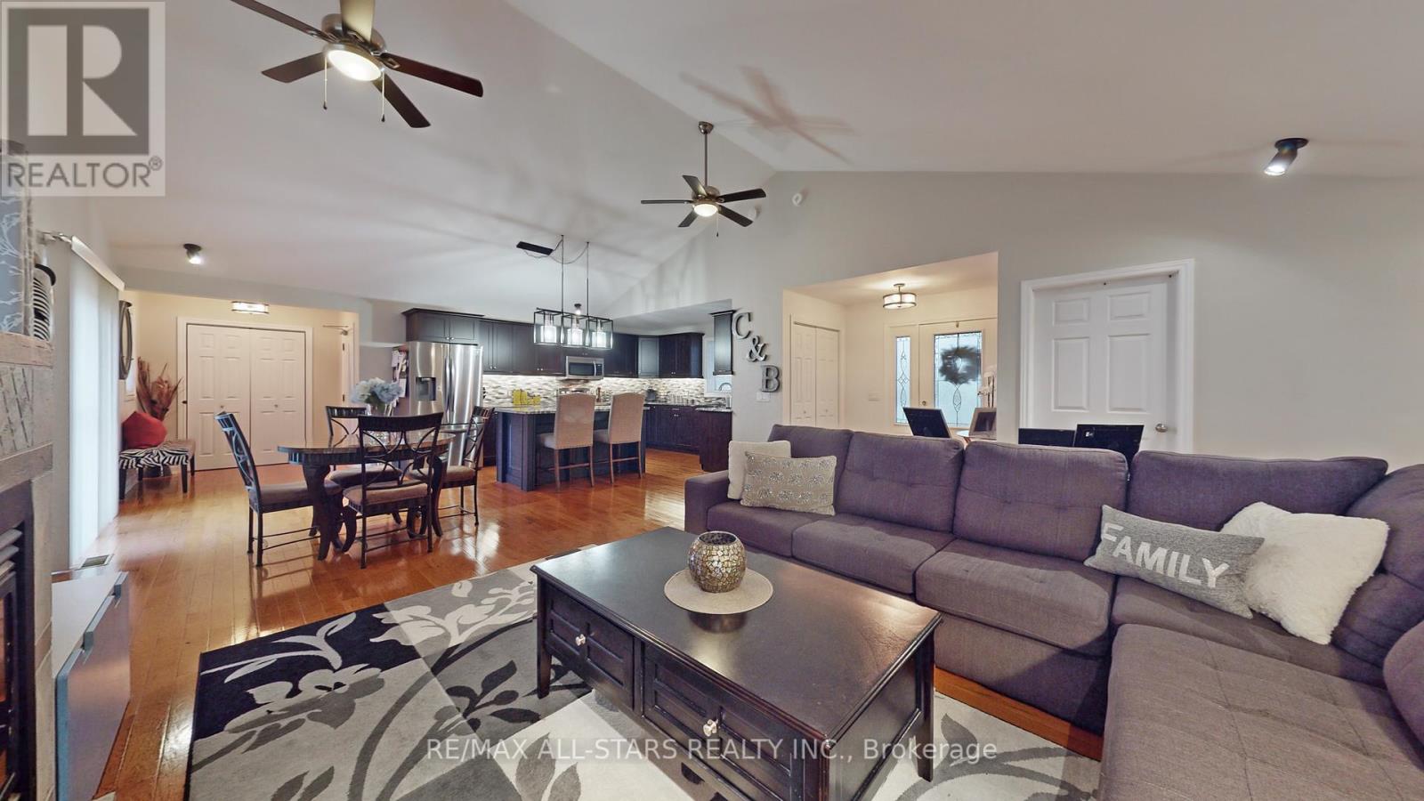 20 HILLTOP CRT