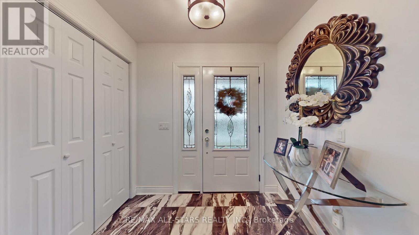 20 HILLTOP CRT