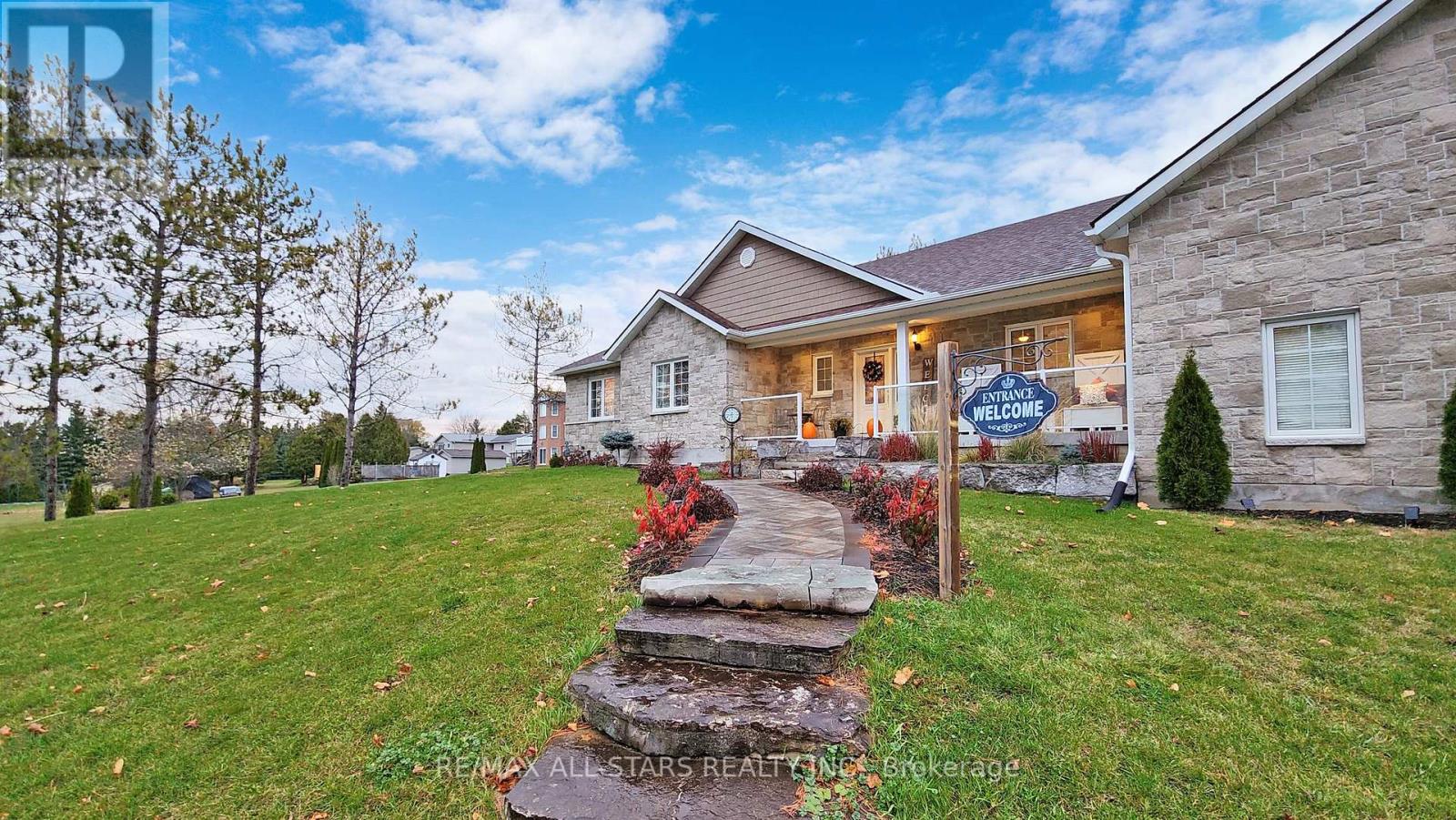 20 HILLTOP CRT