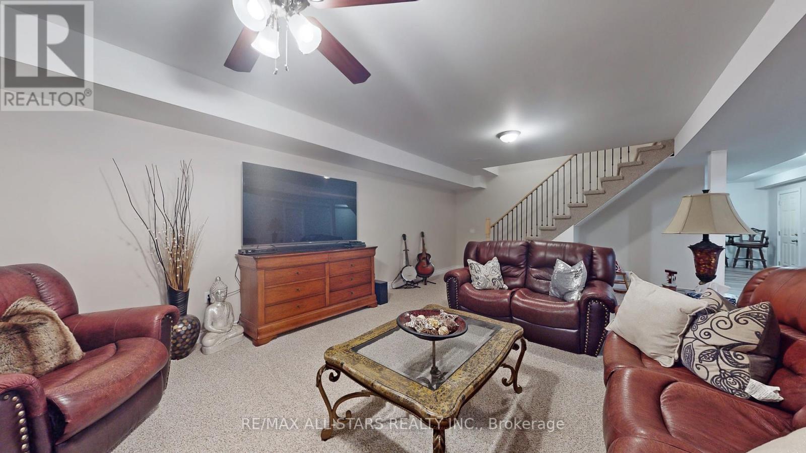20 HILLTOP CRT