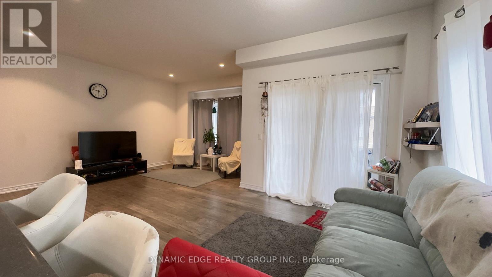#140 -77 DIANA AVE, #140