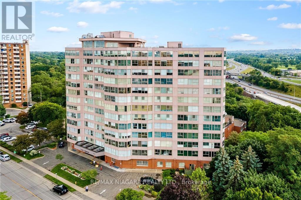 #107 -7 GALE CRES, #107