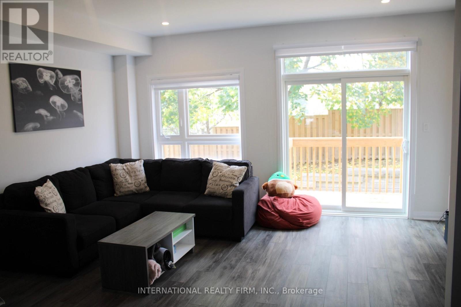 #21 -51 SPARROW AVE