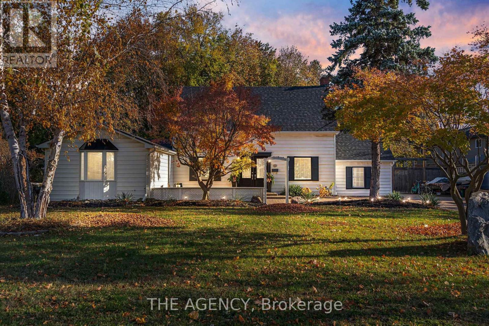 64 RIDGEWOOD DR