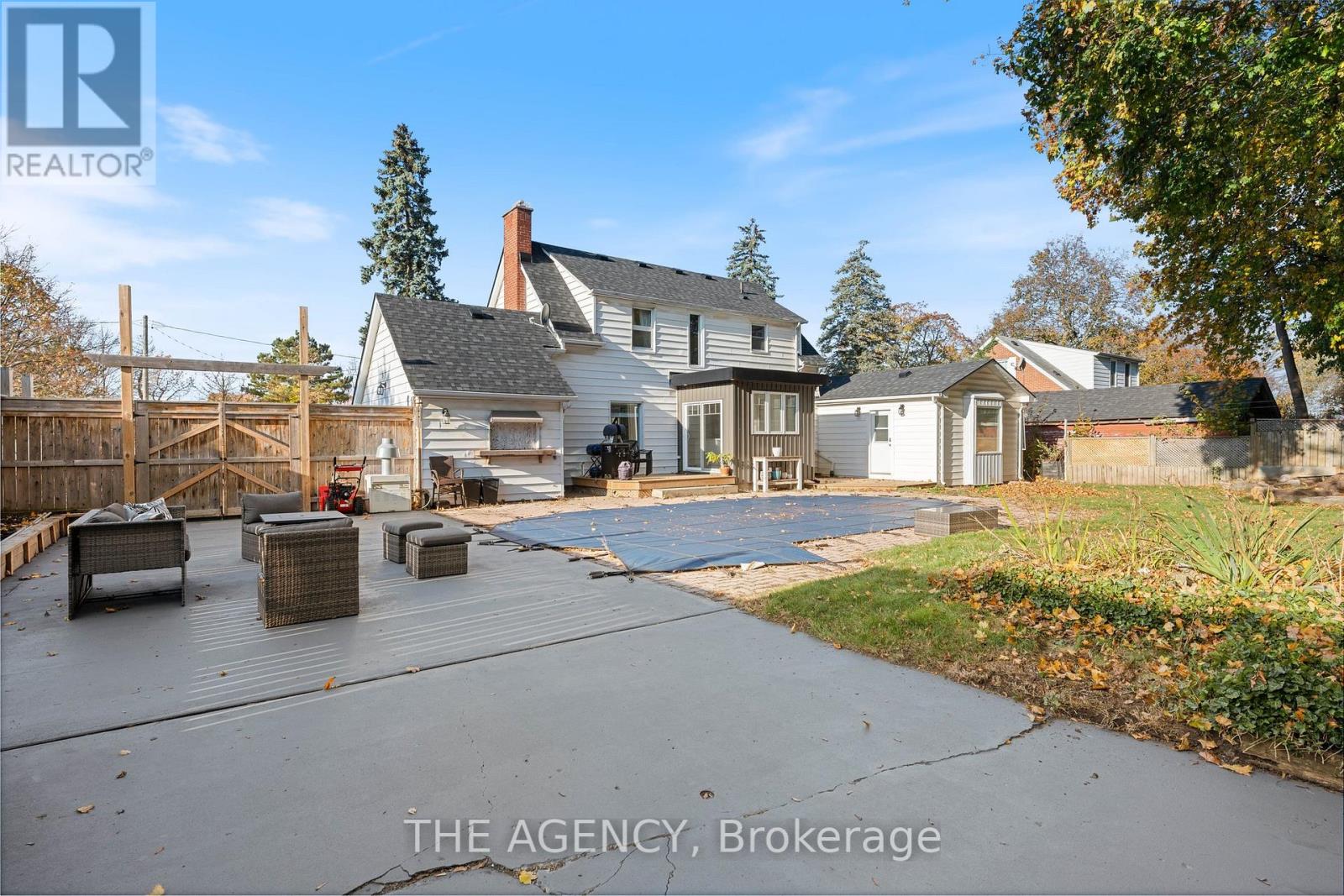 64 RIDGEWOOD DR
