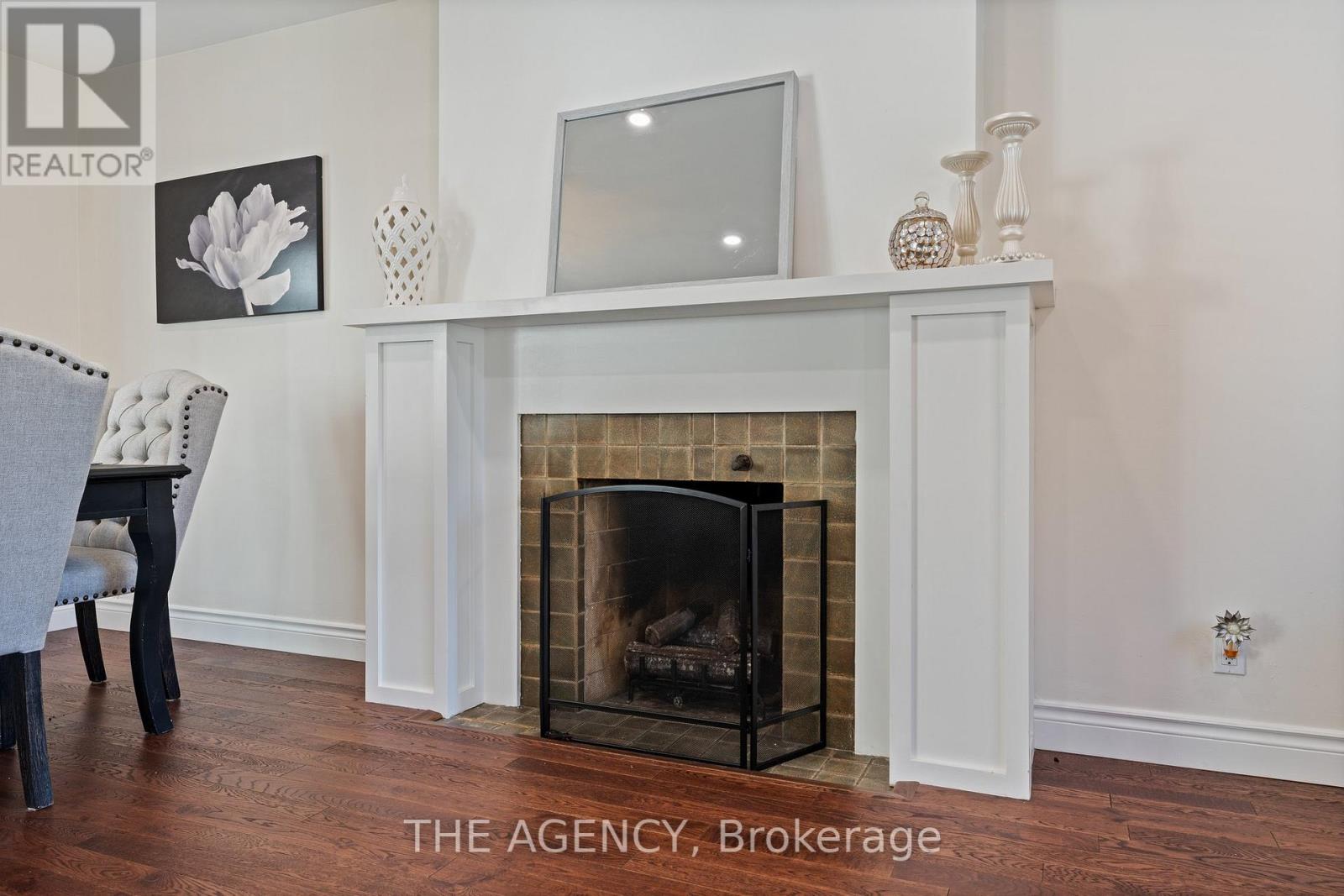 64 RIDGEWOOD DR