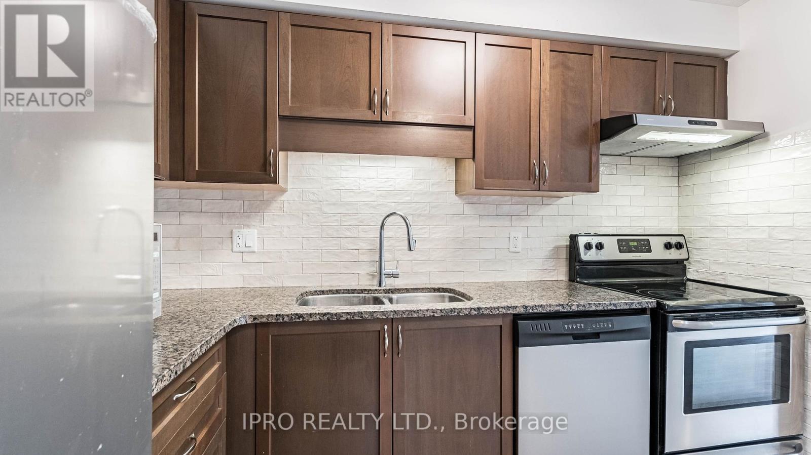71 ARLINGTON CRES