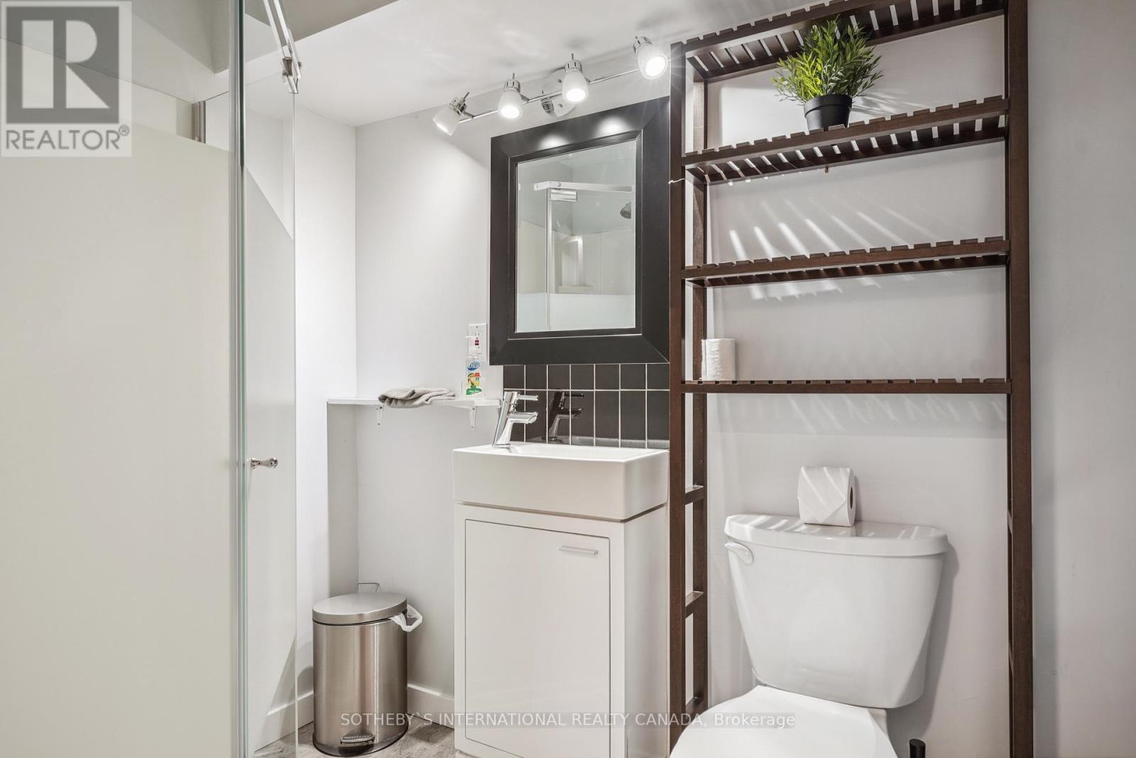 12 STIRLING PL