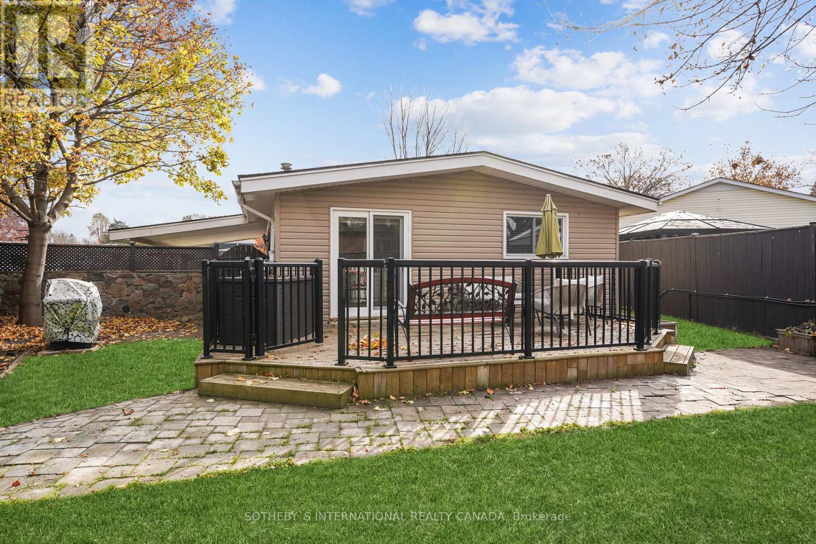 12 STIRLING PL